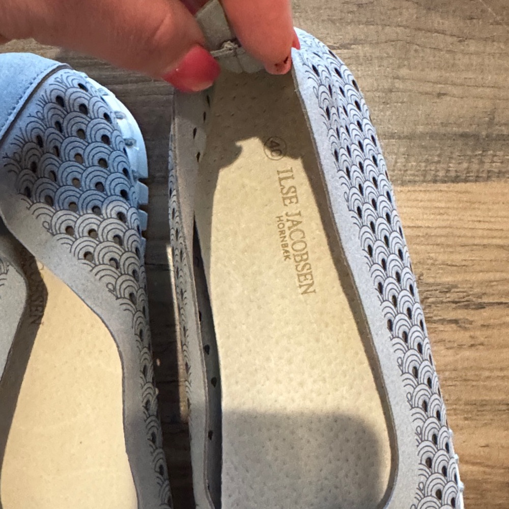 Stylish Gray Women's Shoes - Picture 2 of 4